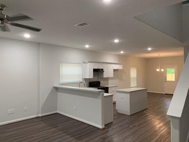 Building Photo - 7999 Safebuy St