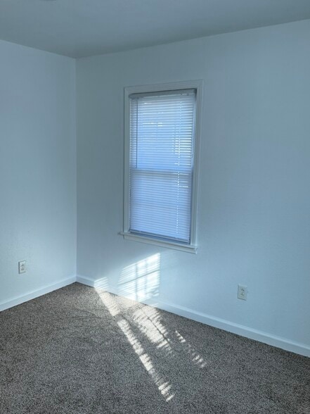 Building Photo - 805 4th St