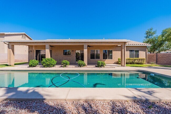 Building Photo - 1245 E San Carlos Way