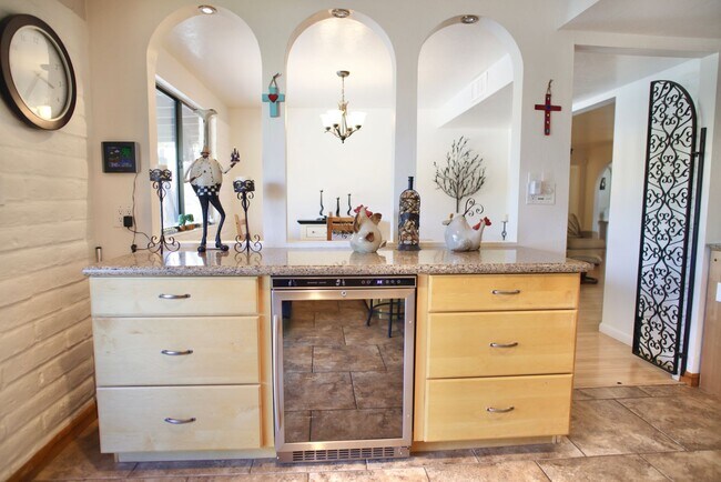 Building Photo - 4 Bedroom Furnished in Catalina Foothills ...