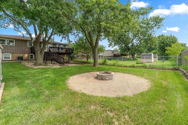 Building Photo - 15954 Ozark Ave