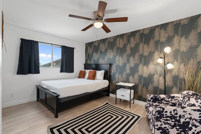 Building Photo - 5747 N 48th Ln