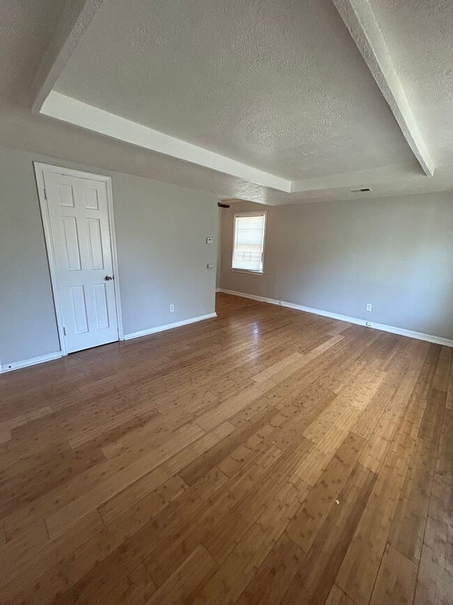 Building Photo - Coming Soon! Cozy 2-Bedroom Gem | $1,049/m...