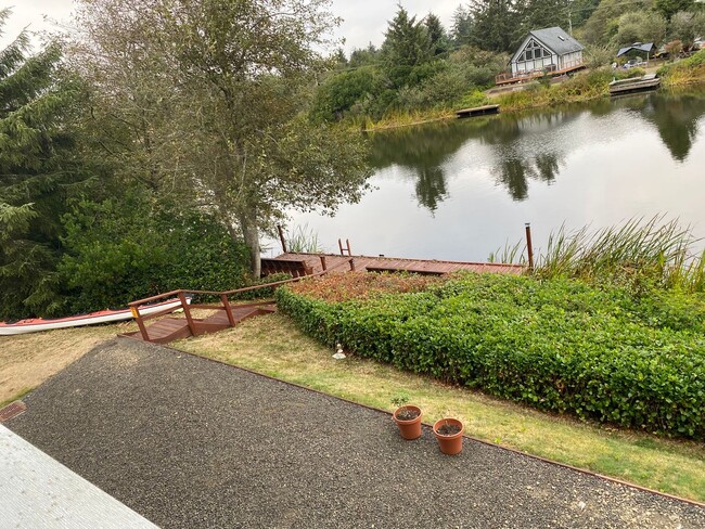 Building Photo - 2 bed, 2 bath condo on the canal