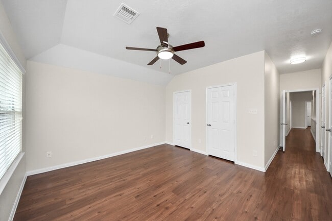 Building Photo - 819 Sun Prairie Dr