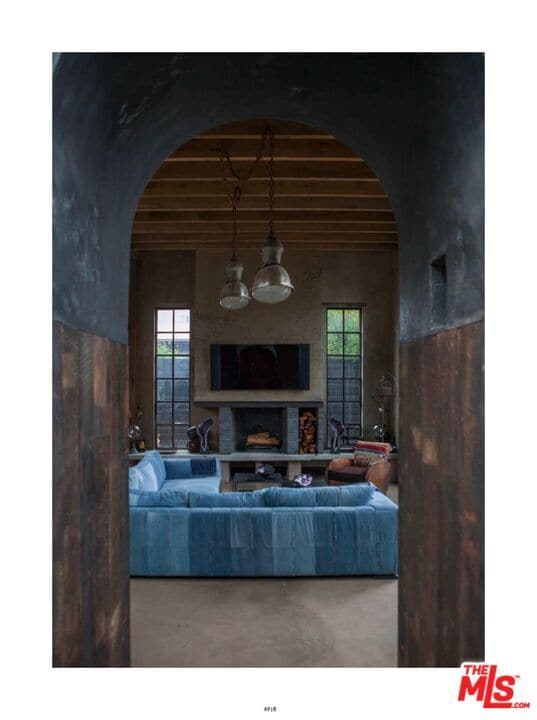 Building Photo - 1214 Palms Blvd