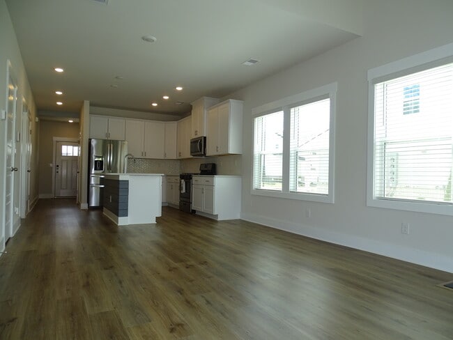 Building Photo - 146 Bromes Wy