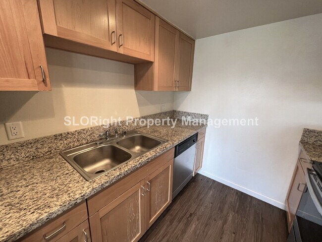 Building Photo - AVAILABLE AUGUST - Upstairs San Luis Obispo Condo - 2 Bedroom / 1 Bathroom