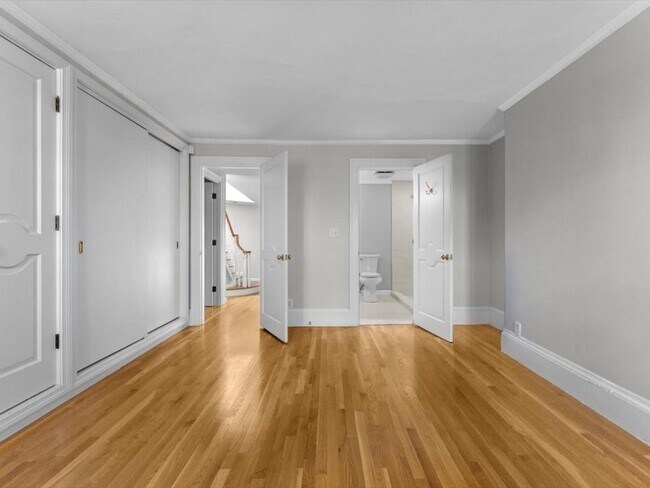 Building Photo - 458 Beacon St