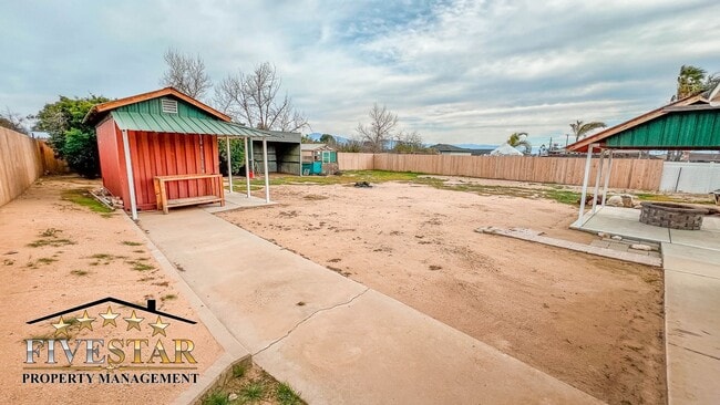 Building Photo - 709 Park Dr