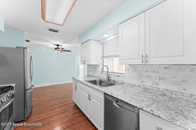 Building Photo - 1527 Spruce Rd
