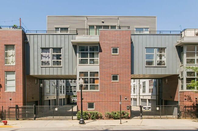 Building Photo - 1808 S Michigan Ave