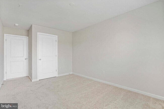 Building Photo - 496 Hanson St