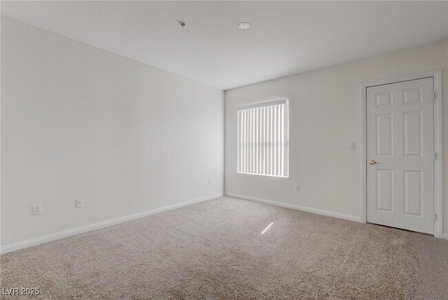 Building Photo - 6955 N Durango Dr