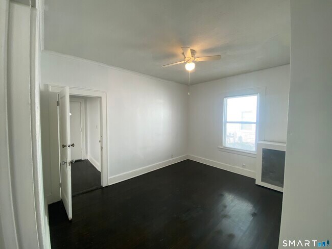 Building Photo - 54-56-56 Westbourne Pkwy