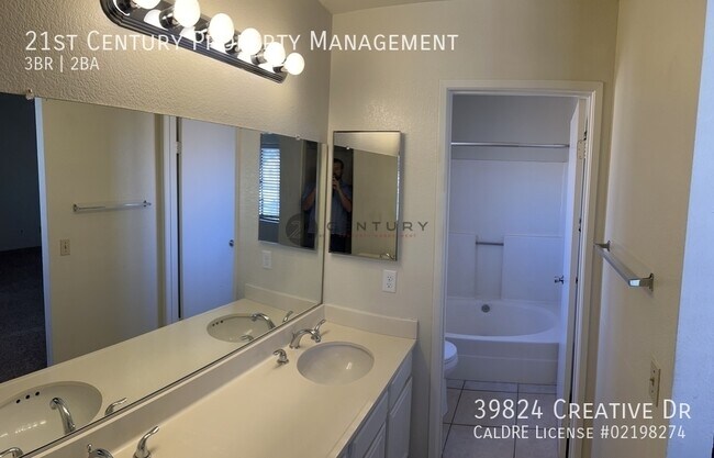 Building Photo - 39824 Creative Dr