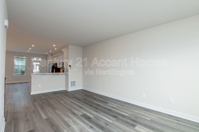 Building Photo - 14020 Sunrise Valley Dr