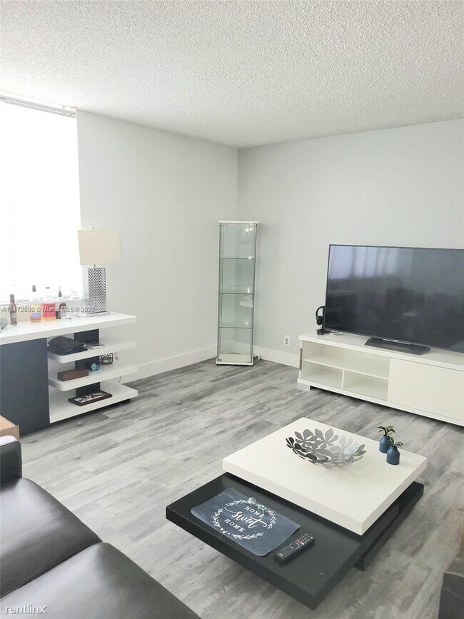 Building Photo - 3 br, 2 bath House - 20350 W Country Club ...