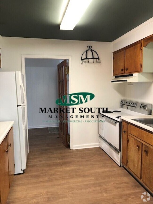 Building Photo - Convenient Southside Location