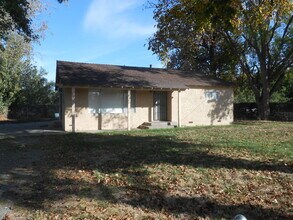 Building Photo - Cute 2 Bedroom, 1 Bathroom Home in the orc...