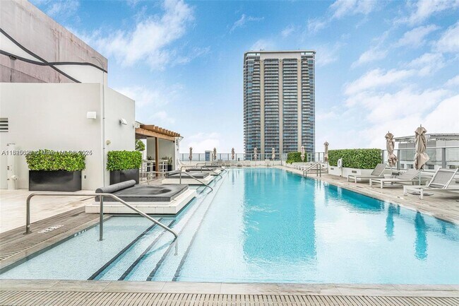 Building Photo - 1010 Brickell Ave