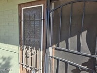 Building Photo - 902 E Southern Ave