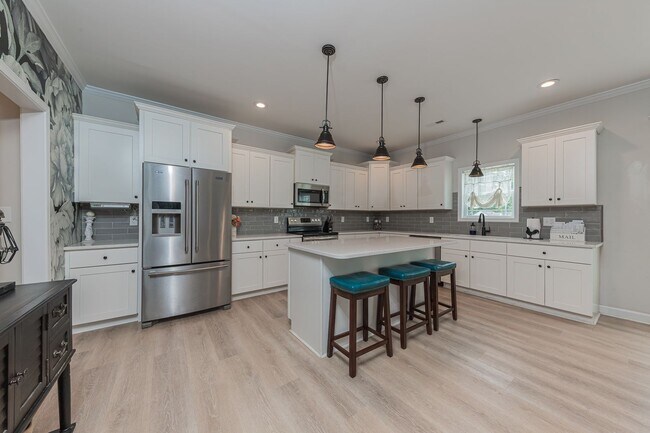 Building Photo - Coastal Elegance on a Spacious Corner Lot in Kings Harbor