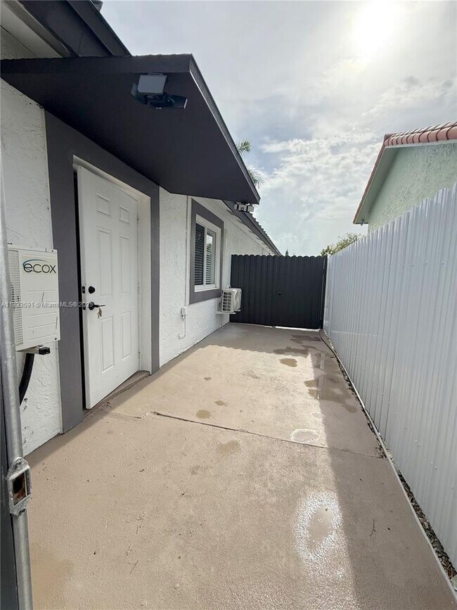 Building Photo - 4536 SW 142nd Pl