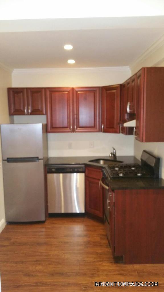 Building Photo - 142 Kenrick St