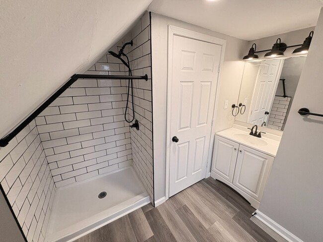 Building Photo - 511 Court St