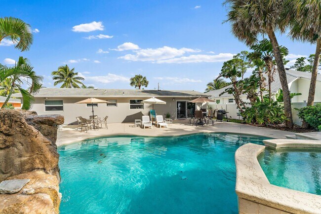 Building Photo - 9520 SE Point Terrace