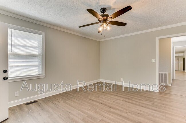 Building Photo - 3210 York Dr
