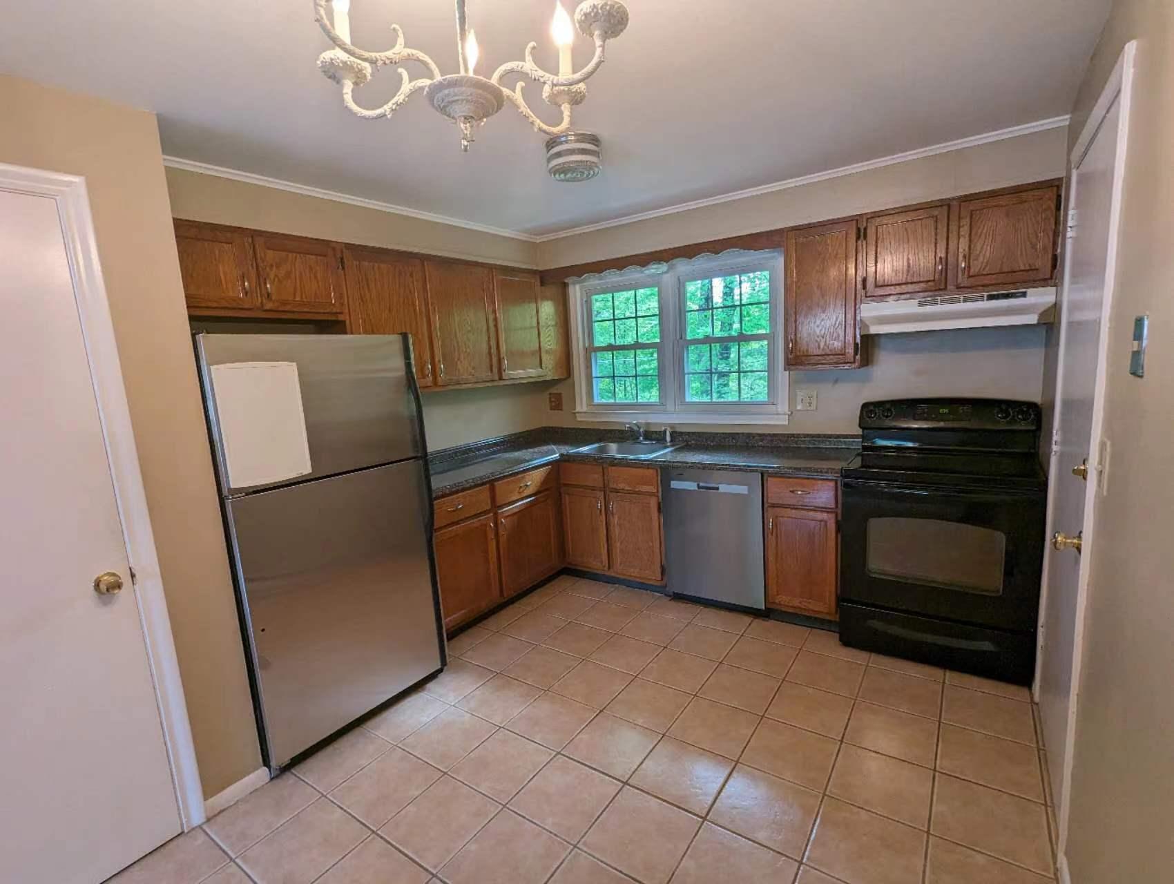 Building Photo - 262 Robin Ln