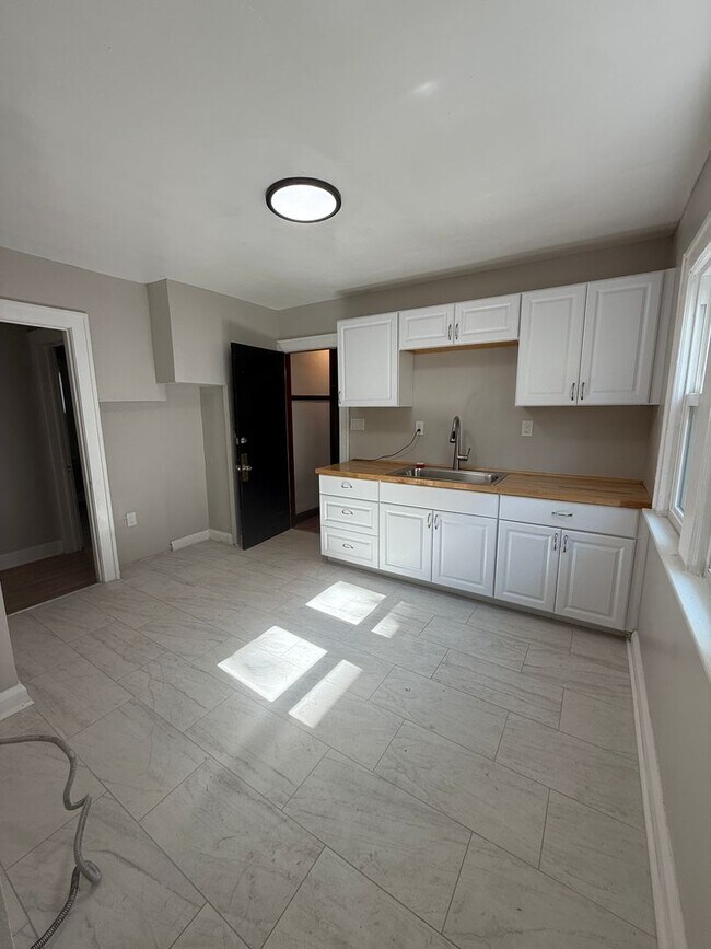 Building Photo - Endora