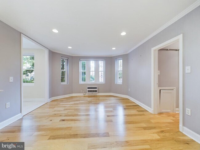Building Photo - 3051 Idaho Ave NW
