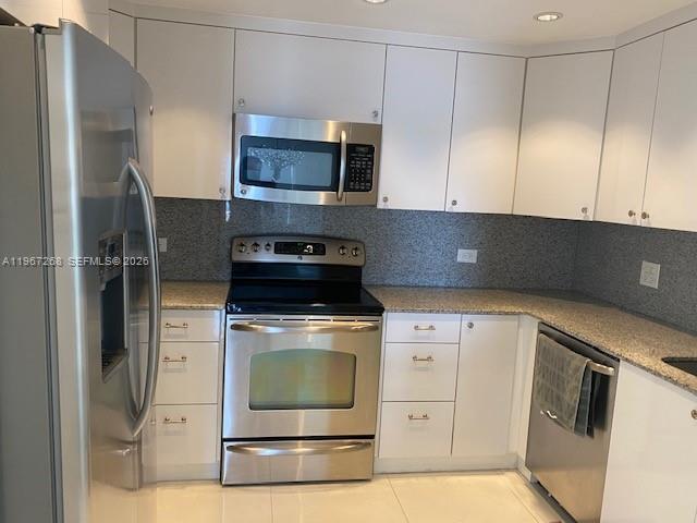 Building Photo - 2500 Parkview Dr