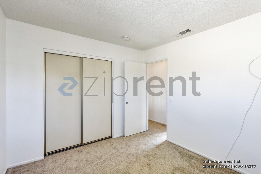 Building Photo - 116 Plymouth Way