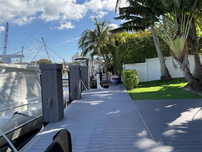 Building Photo - 745 NE 77th St