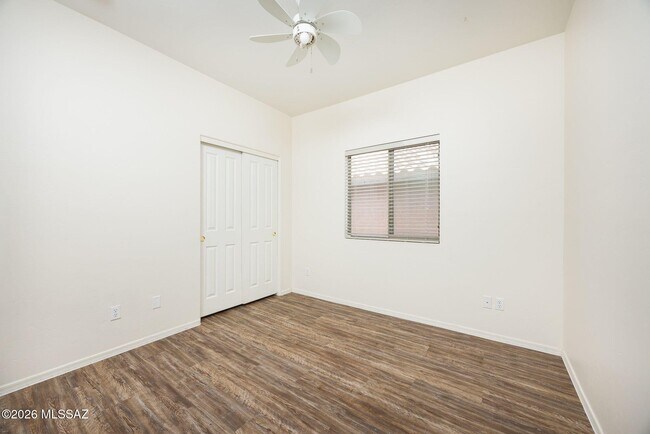 Building Photo - 8403 N Coyote View Ct