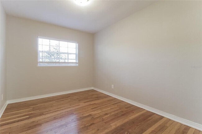 Building Photo - 1010 Sierra Ln