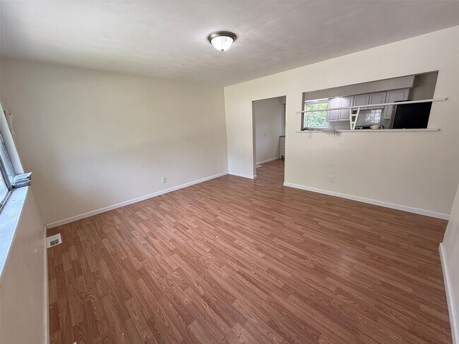 Building Photo - 10078 Green Valley Dr