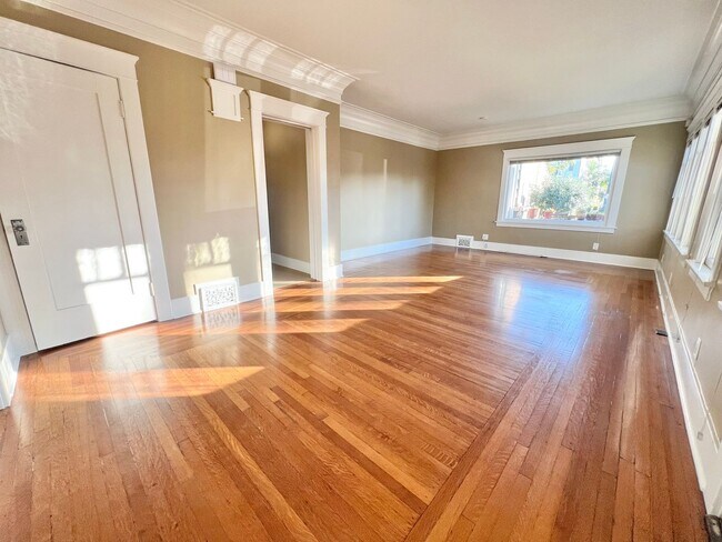 Building Photo - Charming Bluff Park Studio – Bright, Private, and Move-In Ready!