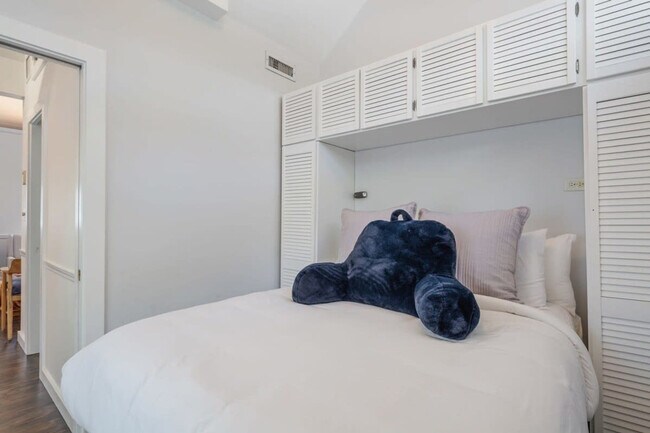 Building Photo - 817 Terry Ln