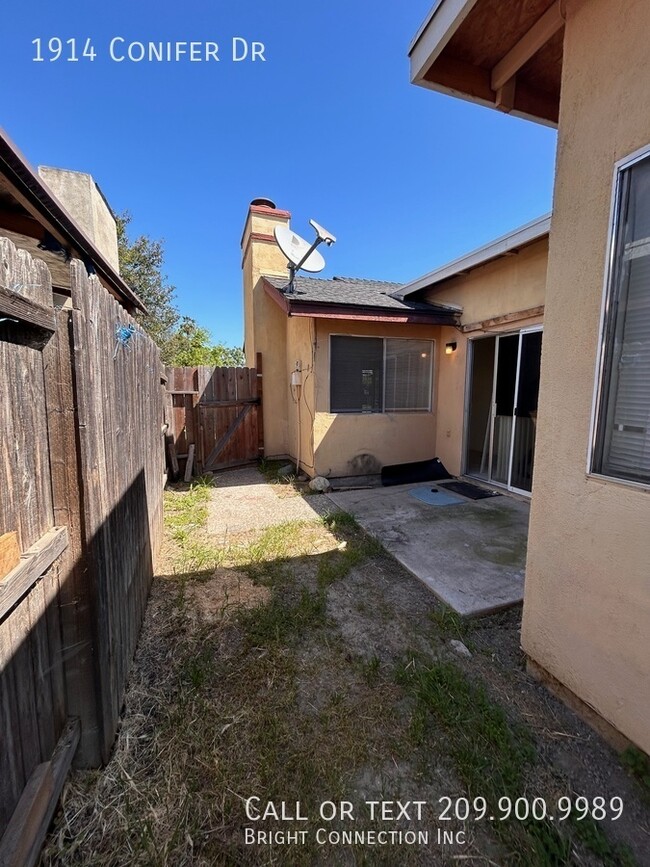 Building Photo - 1914 Conifer Dr