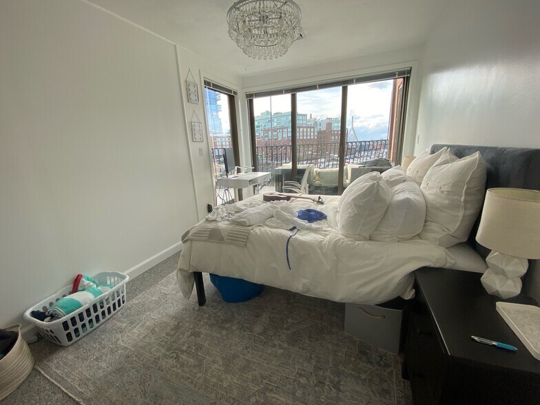 Building Photo - 21 Snow Hill St