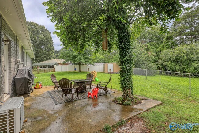 Building Photo - 619 Graycroft Dr SW