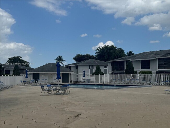 Building Photo - 9701 Hammocks Blvd