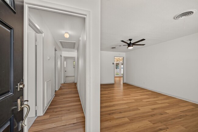 Building Photo - 1705 Eldon St
