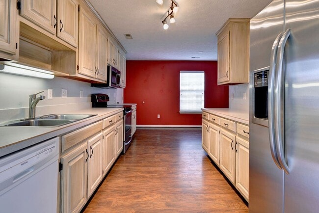 Building Photo - Spacious Rancher in Quiet Cul-de-sac