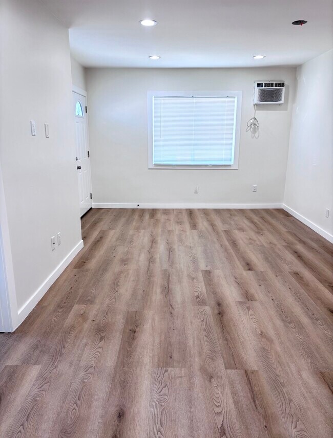 Building Photo - 1416 W 130th St